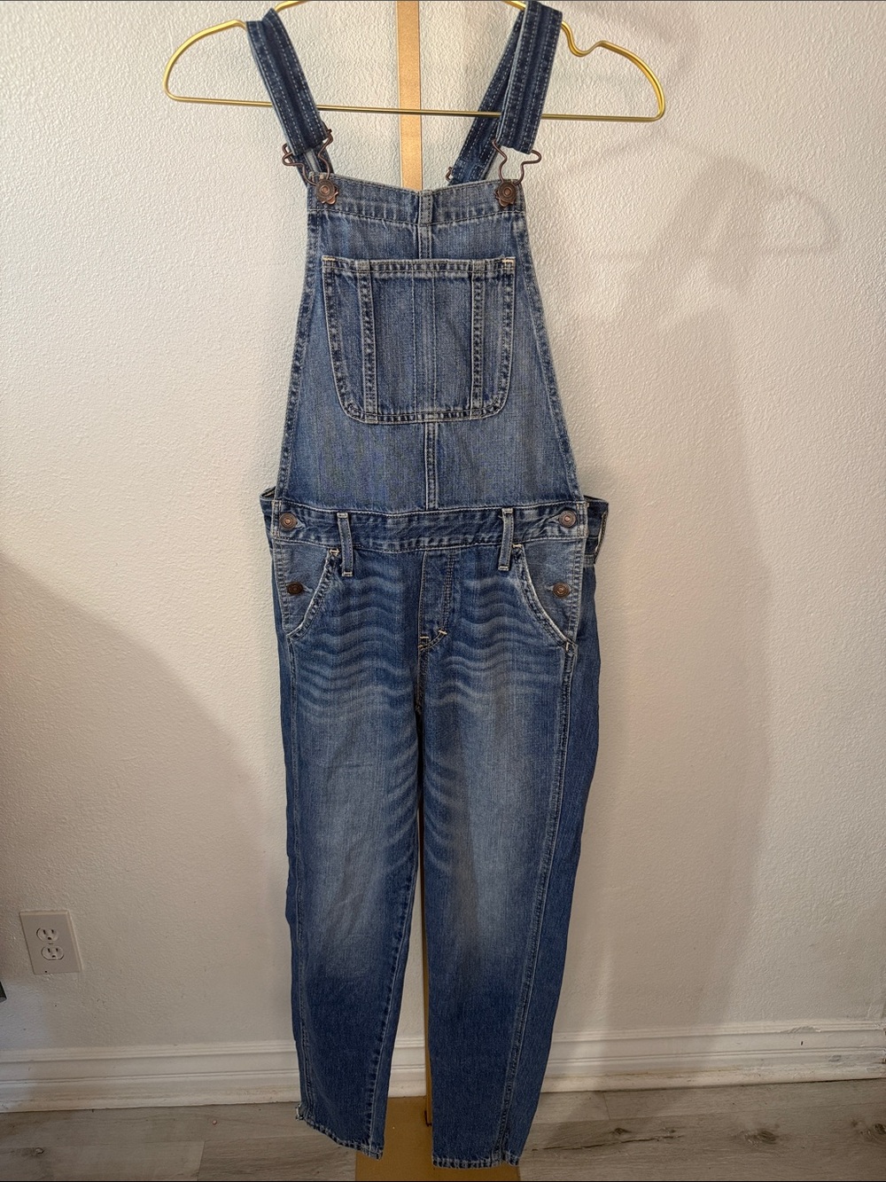 Abercrombie & Fitch- Denim Bib Overalls in Medium Blue - Women- size XS